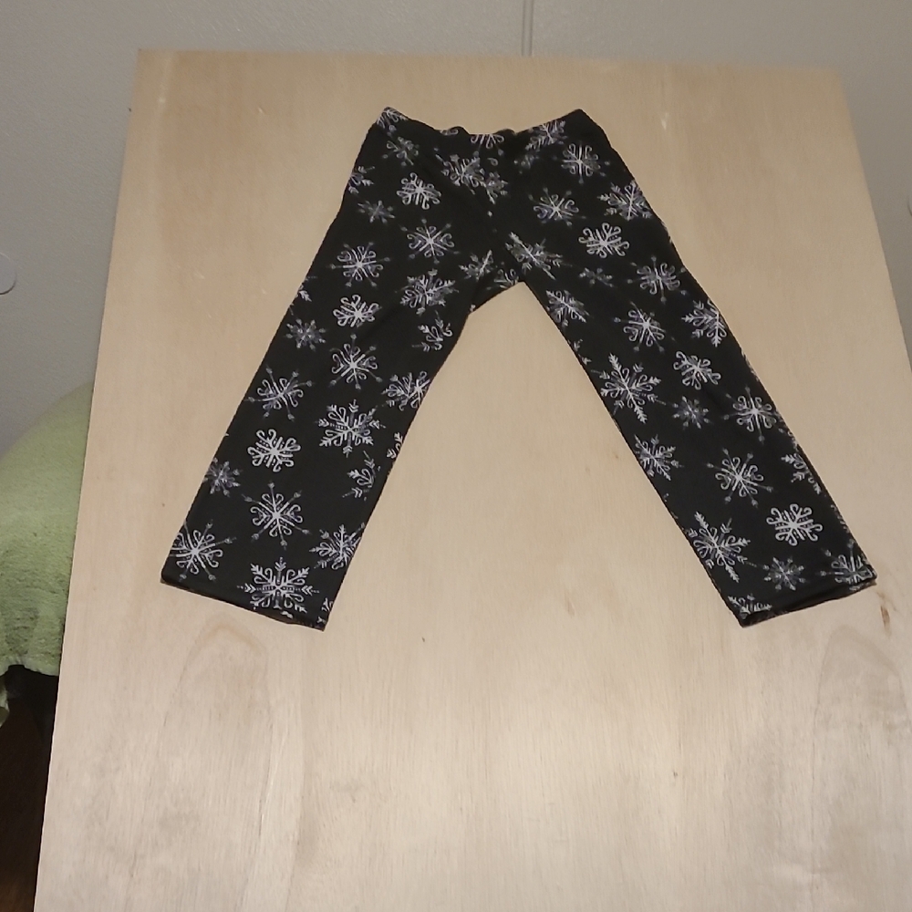 Maurices Black and White Snowflake Pants Women's Size M Comfy Winter Pre-Owned